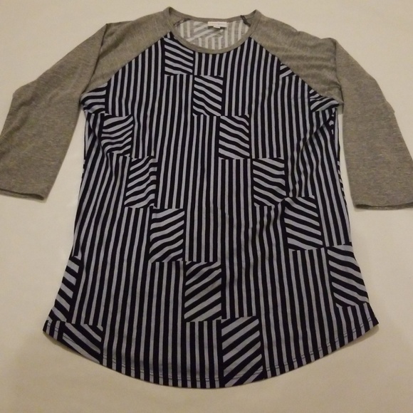 LuLaRoe Tops - NWOT Lularoe Randy Tee Size M